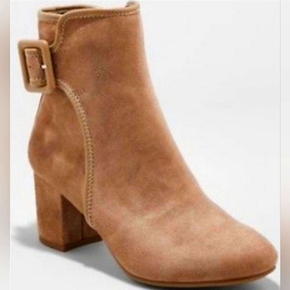 Mountain Sole Tan Ankle Booties Buckle Zip Boots Size 9 NWT